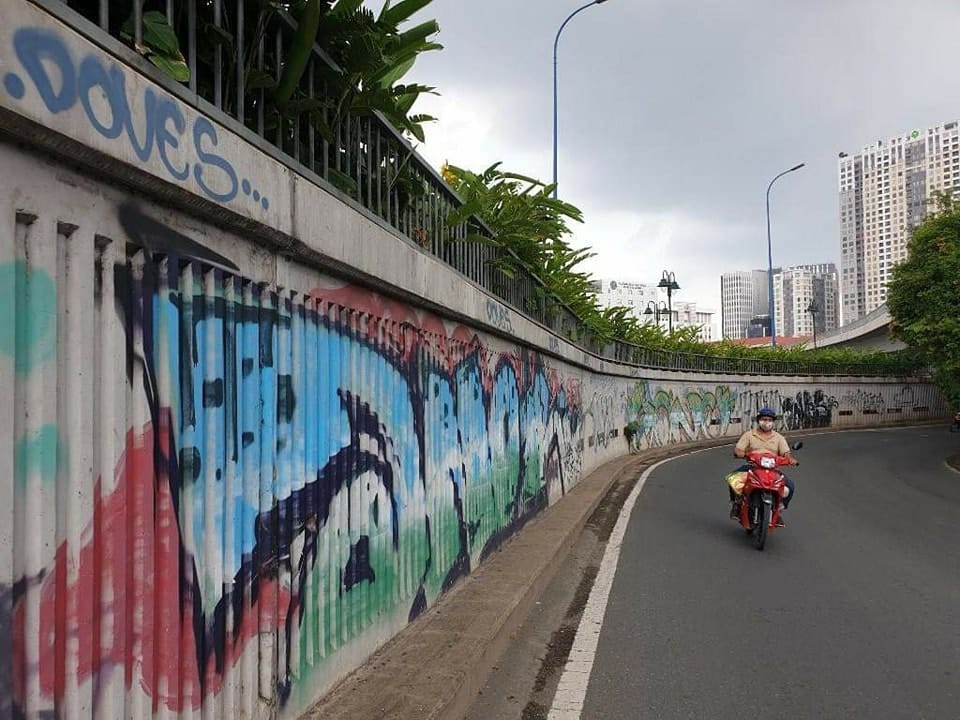 Graffiti Đang Bôi Bẩn Các Thành Phố Việt Nam: Thực Trạng và Giải Pháp