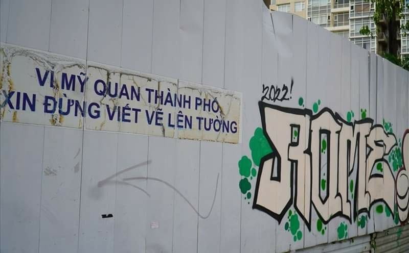 Graffiti Đang Bôi Bẩn Các Thành Phố Việt Nam: Thực Trạng và Giải Pháp