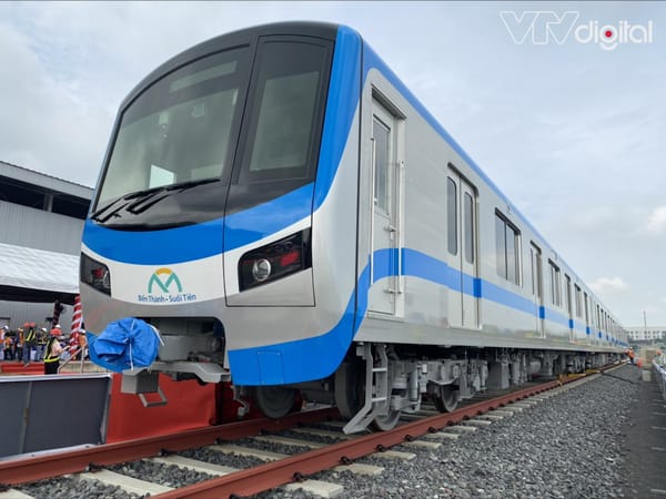 Cận Cảnh Đoàn Tàu Metro Số 1 Đầu Tiên Tại TP. HCM